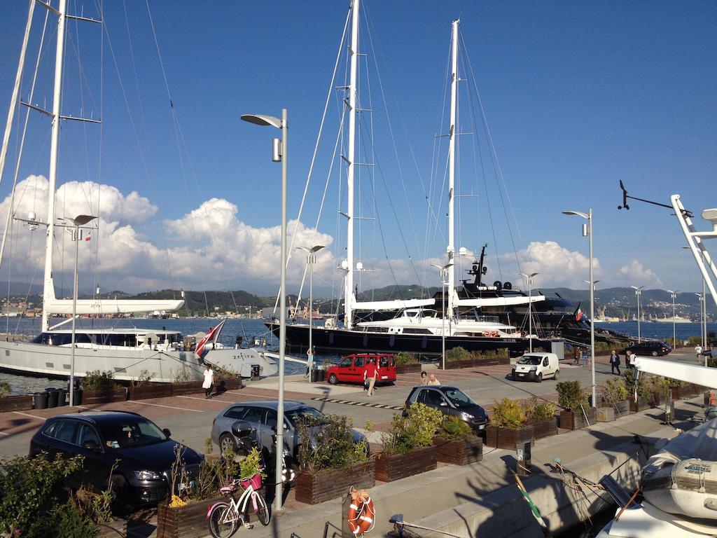 Riviera Boat *